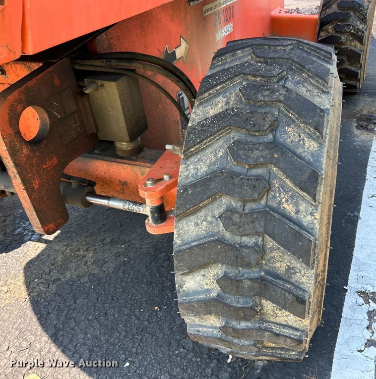 image for item EK3033 2000 JLG 660SJ boom lift