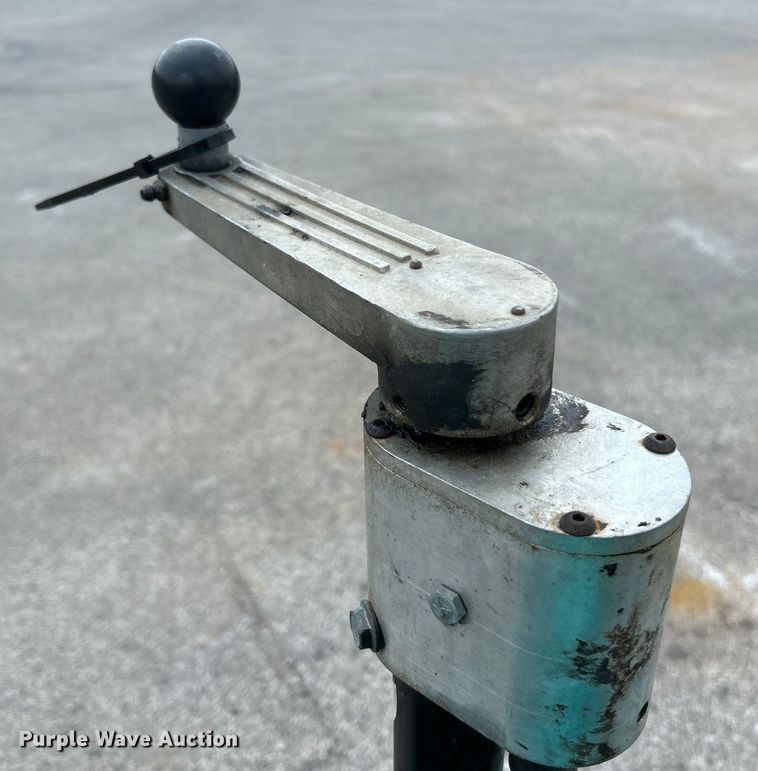 image for item EK4983 2015 Whiteman HHNG5 power trowel