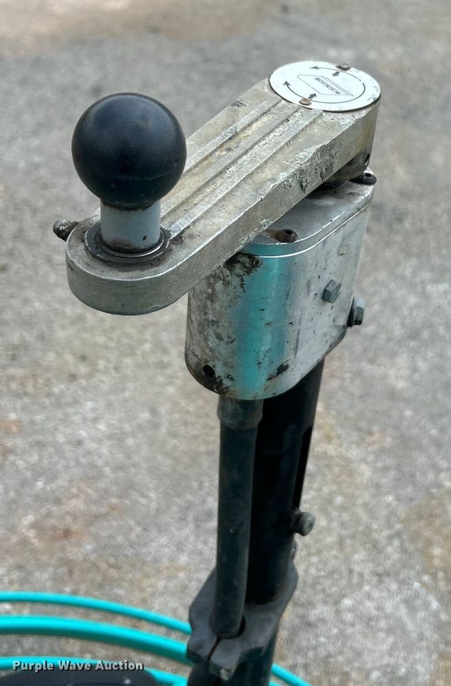 image for item EK4983 2015 Whiteman HHNG5 power trowel