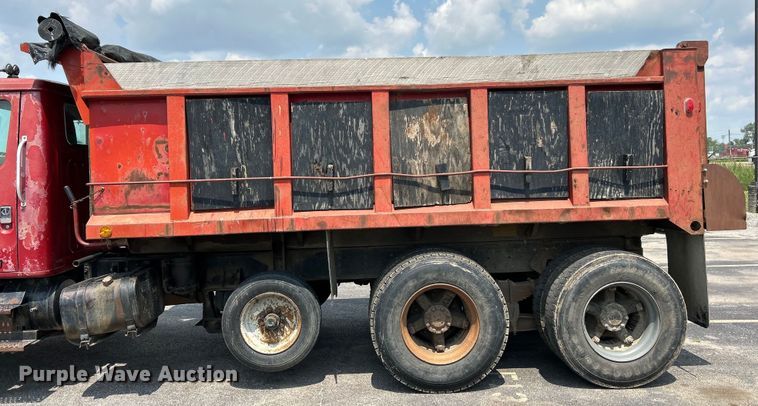 image for item EK5000 1995 International  4900 dump truck