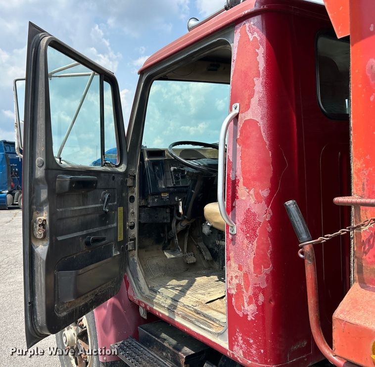 image for item EK5000 1995 International  4900 dump truck