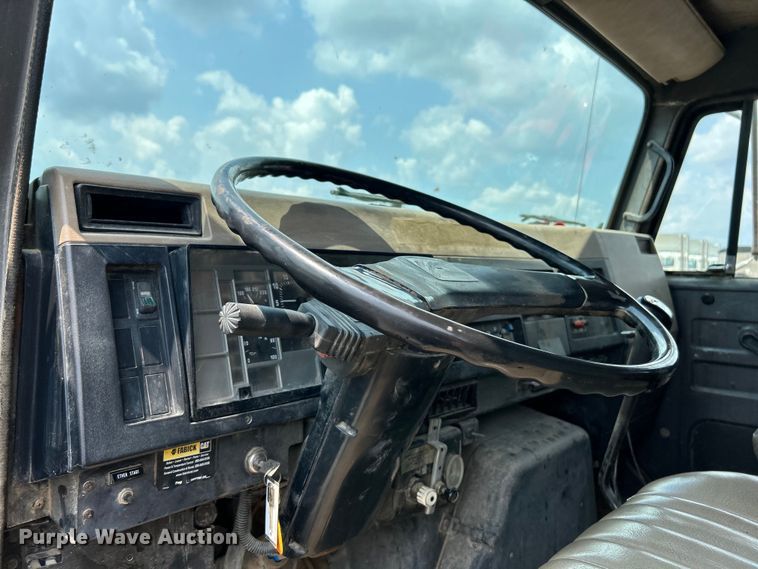 image for item EK5000 1995 International  4900 dump truck