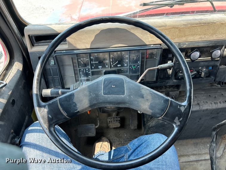 image for item EK5000 1995 International  4900 dump truck