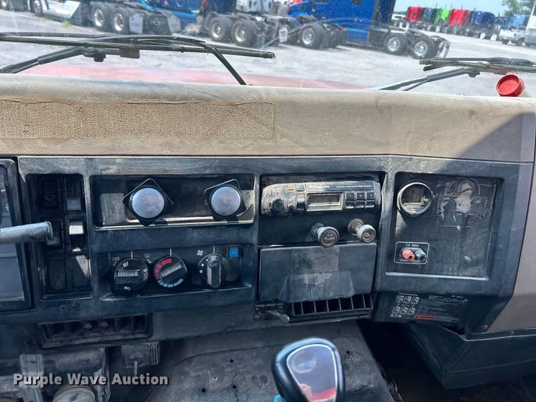 image for item EK5000 1995 International  4900 dump truck