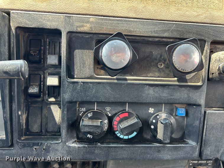 image for item EK5000 1995 International  4900 dump truck