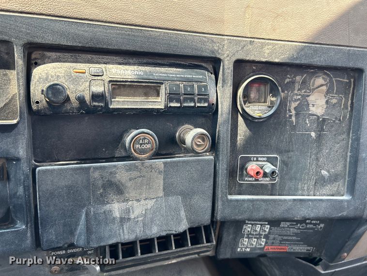 image for item EK5000 1995 International  4900 dump truck