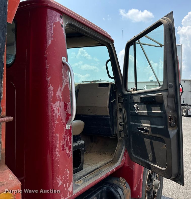 image for item EK5000 1995 International  4900 dump truck