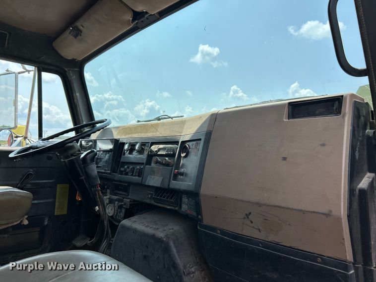 image for item EK5000 1995 International  4900 dump truck