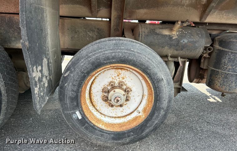 image for item EK5000 1995 International  4900 dump truck