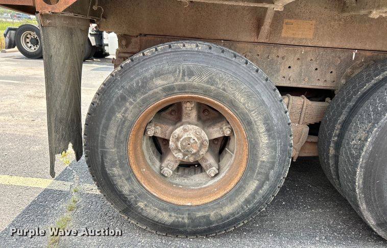 image for item EK5000 1995 International  4900 dump truck