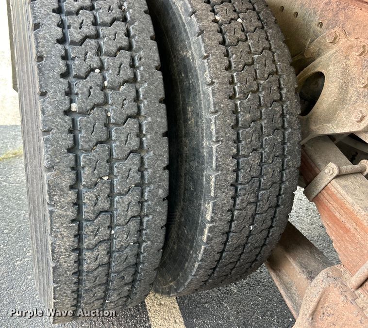 image for item EK5000 1995 International  4900 dump truck