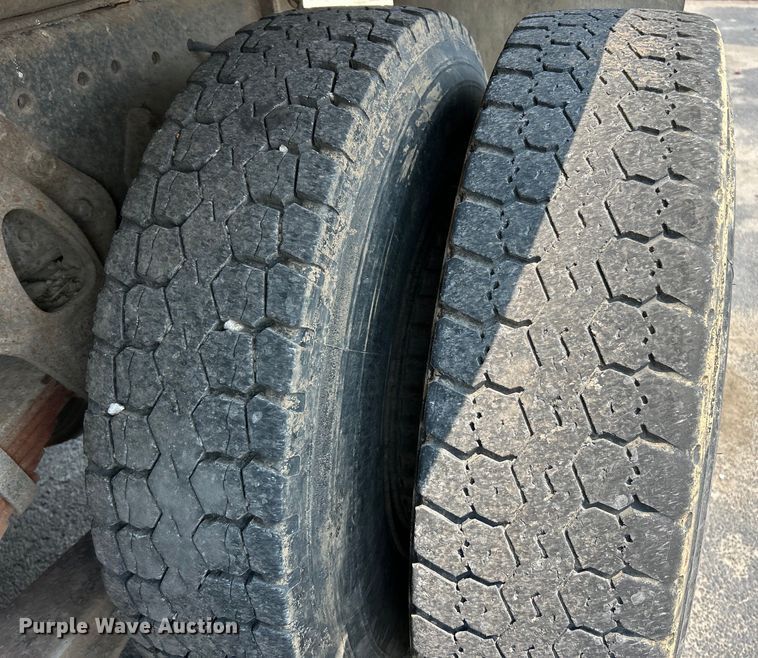 image for item EK5000 1995 International  4900 dump truck