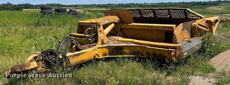 image for item EK8889 2004 John Deere 1812C scraper