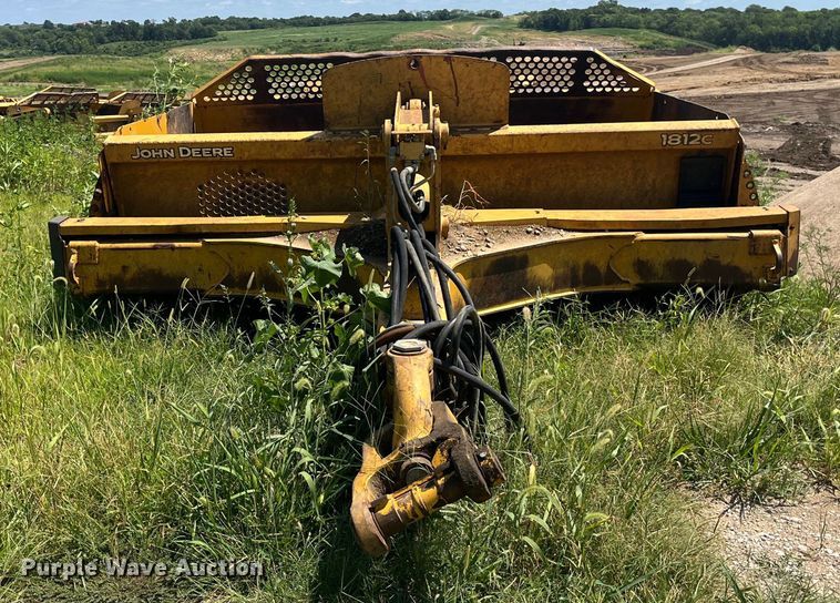 image for item EK8889 2004 John Deere 1812C scraper