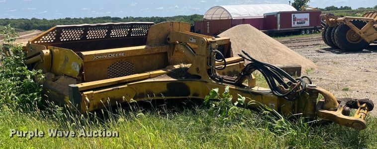 image for item EK8889 2004 John Deere 1812C scraper