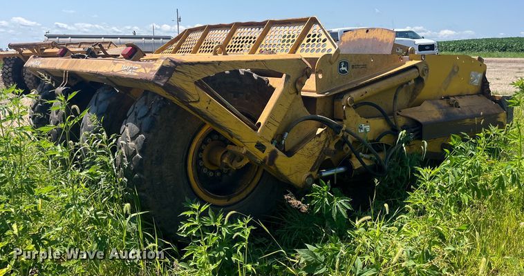 image for item EK8889 2004 John Deere 1812C scraper