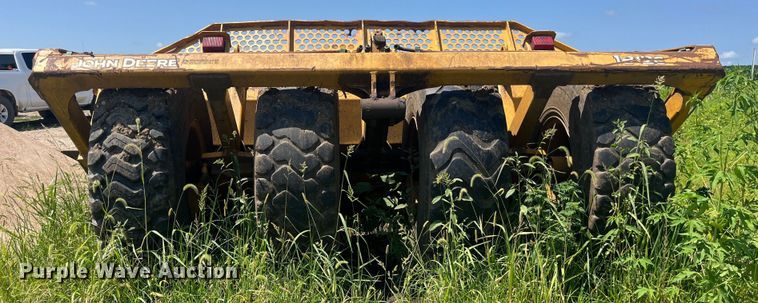 image for item EK8889 2004 John Deere 1812C scraper