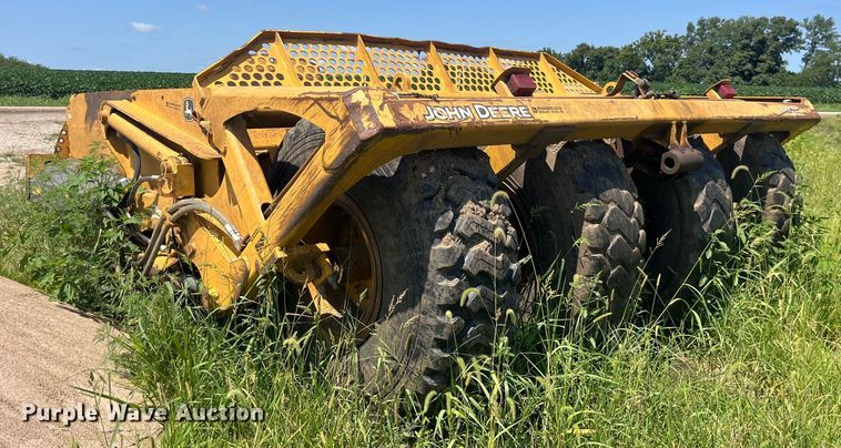 image for item EK8889 2004 John Deere 1812C scraper