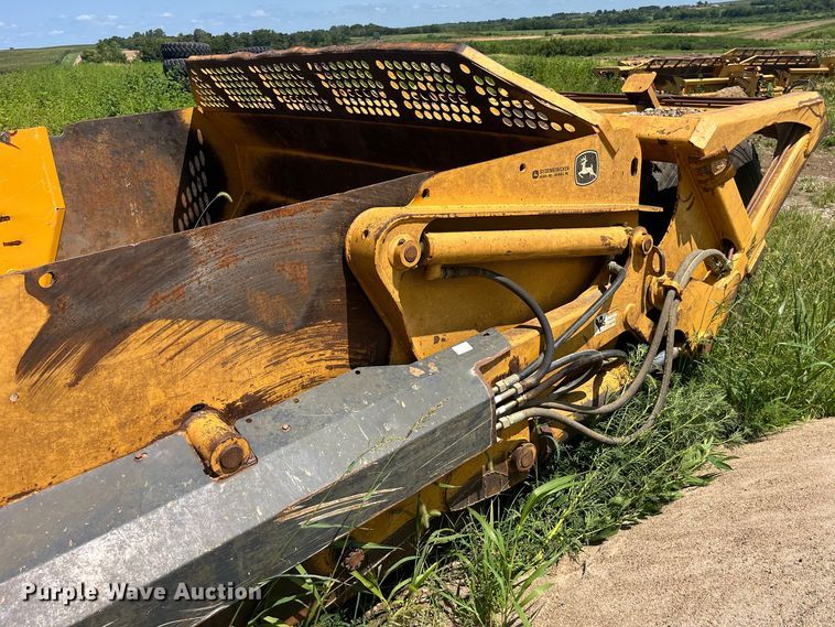 image for item EK8889 2004 John Deere 1812C scraper
