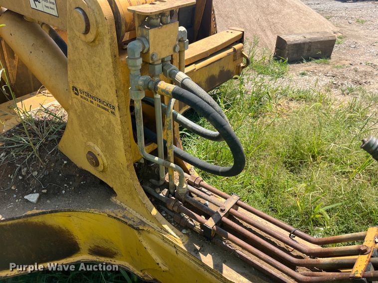 image for item EK8889 2004 John Deere 1812C scraper