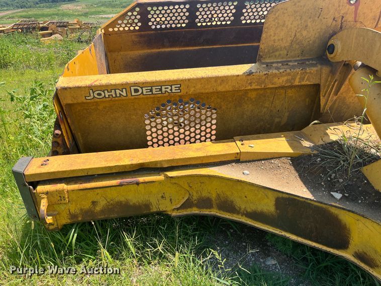 image for item EK8889 2004 John Deere 1812C scraper