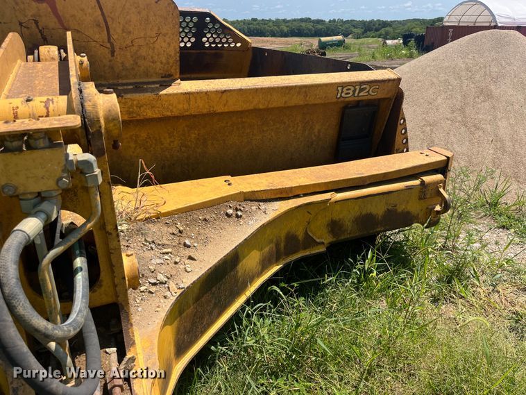 image for item EK8889 2004 John Deere 1812C scraper
