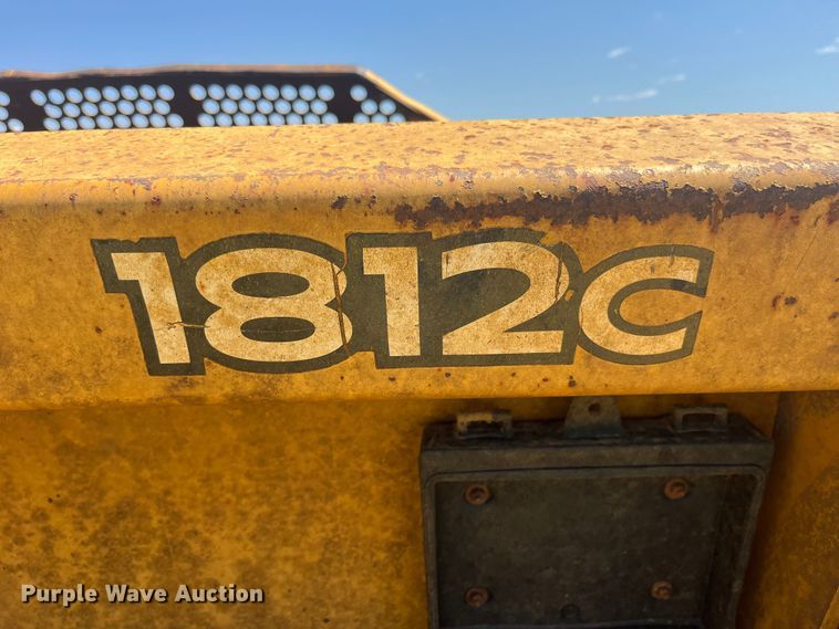 image for item EK8889 2004 John Deere 1812C scraper