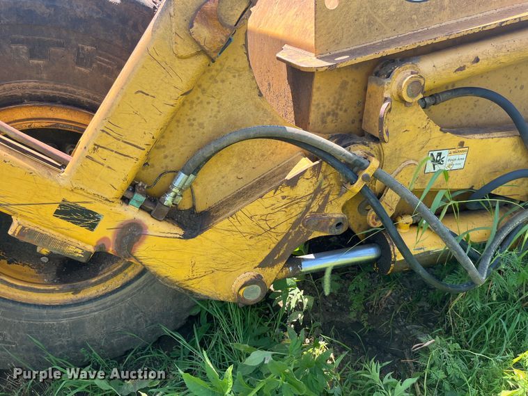 image for item EK8889 2004 John Deere 1812C scraper