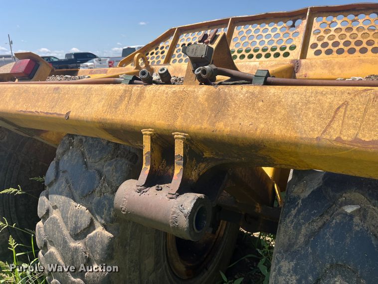 image for item EK8889 2004 John Deere 1812C scraper