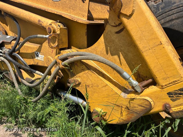 image for item EK8889 2004 John Deere 1812C scraper