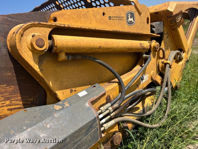 image for item EK8889 2004 John Deere 1812C scraper