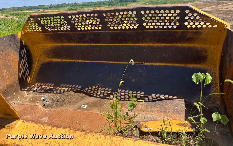 image for item EK8889 2004 John Deere 1812C scraper