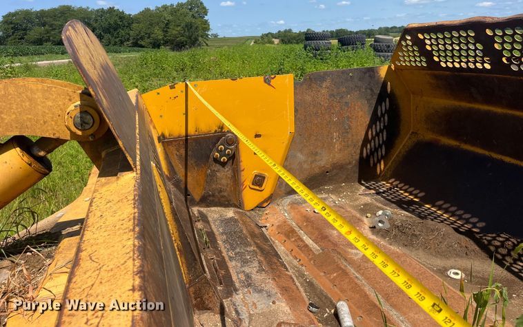 image for item EK8889 2004 John Deere 1812C scraper