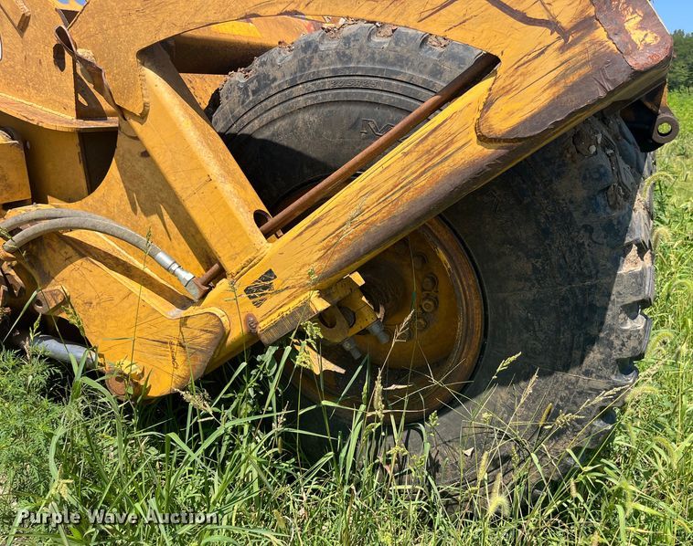 image for item EK8889 2004 John Deere 1812C scraper