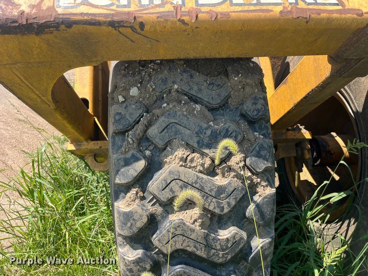 image for item EK8889 2004 John Deere 1812C scraper