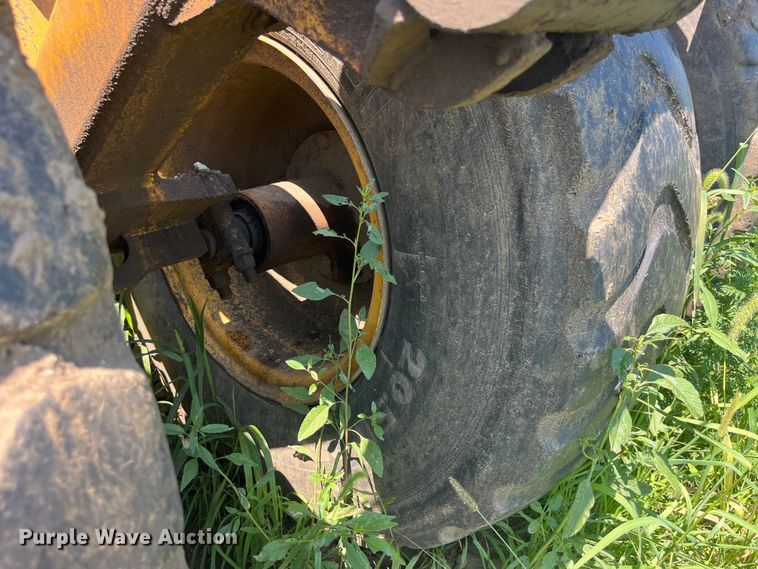 image for item EK8889 2004 John Deere 1812C scraper