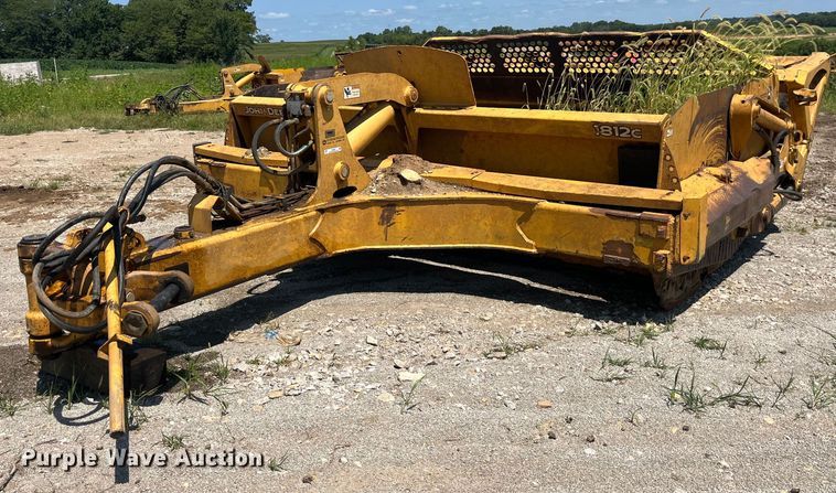 image for item EK8890 2004 John Deere 1812C scraper