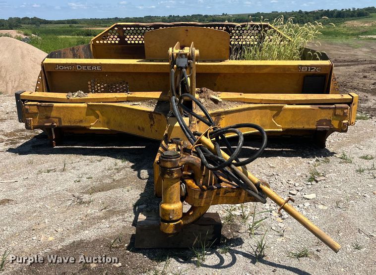 image for item EK8890 2004 John Deere 1812C scraper