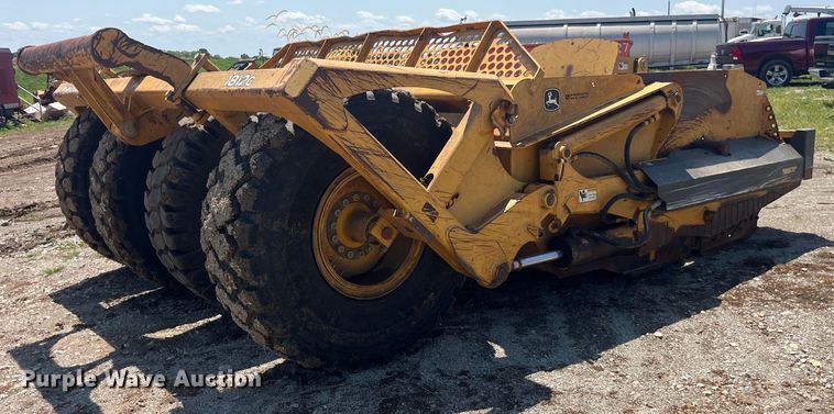 image for item EK8890 2004 John Deere 1812C scraper