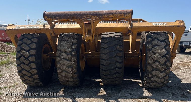 image for item EK8890 2004 John Deere 1812C scraper