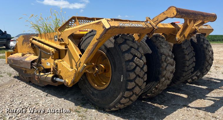 image for item EK8890 2004 John Deere 1812C scraper