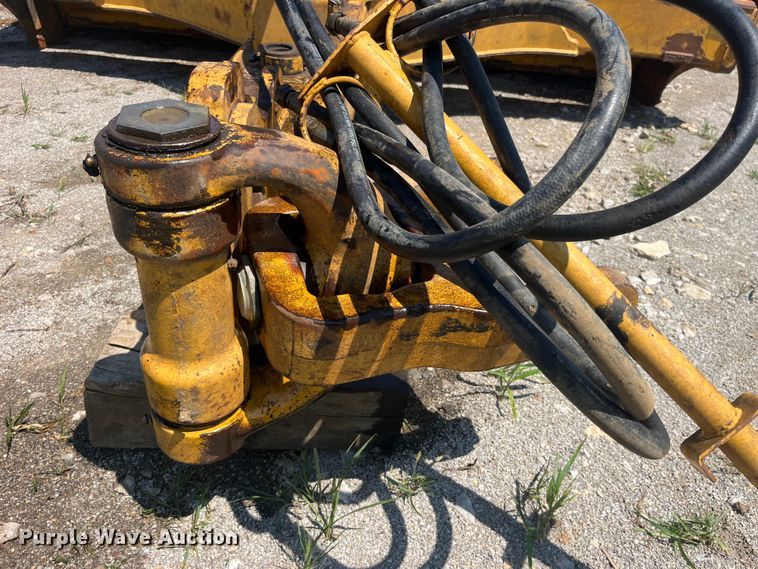 image for item EK8890 2004 John Deere 1812C scraper