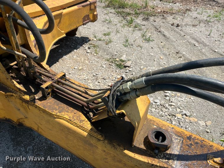 image for item EK8890 2004 John Deere 1812C scraper