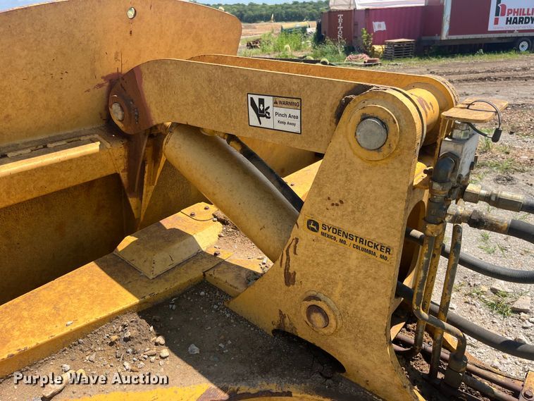 image for item EK8890 2004 John Deere 1812C scraper