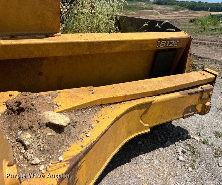 image for item EK8890 2004 John Deere 1812C scraper