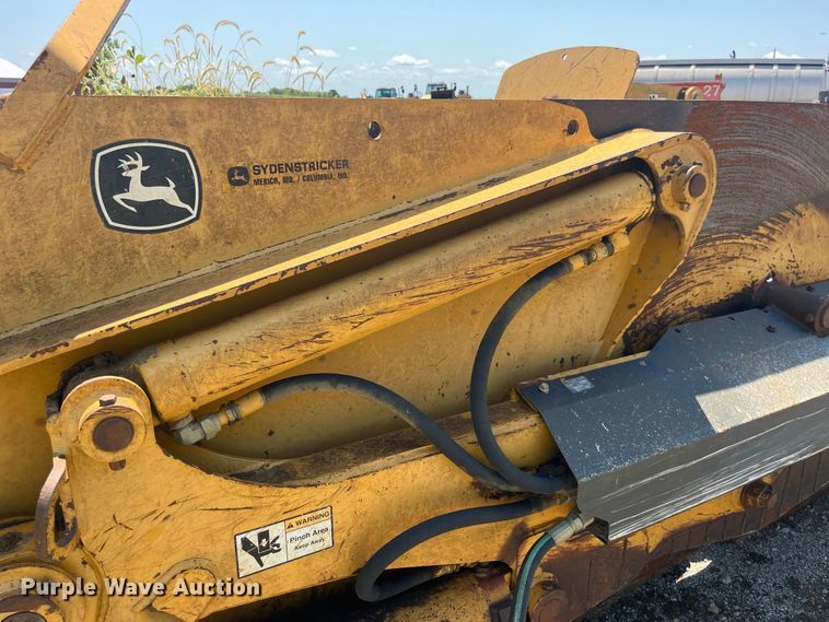 image for item EK8890 2004 John Deere 1812C scraper