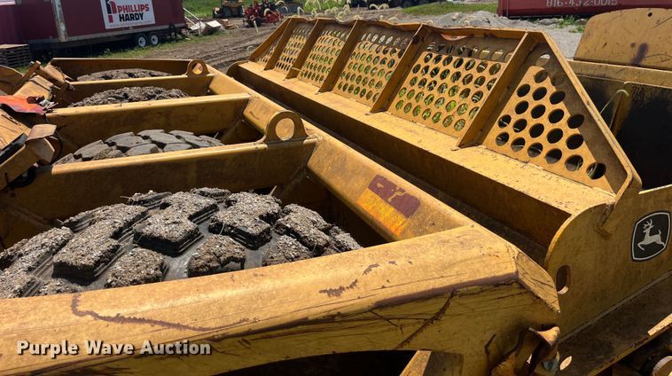 image for item EK8890 2004 John Deere 1812C scraper