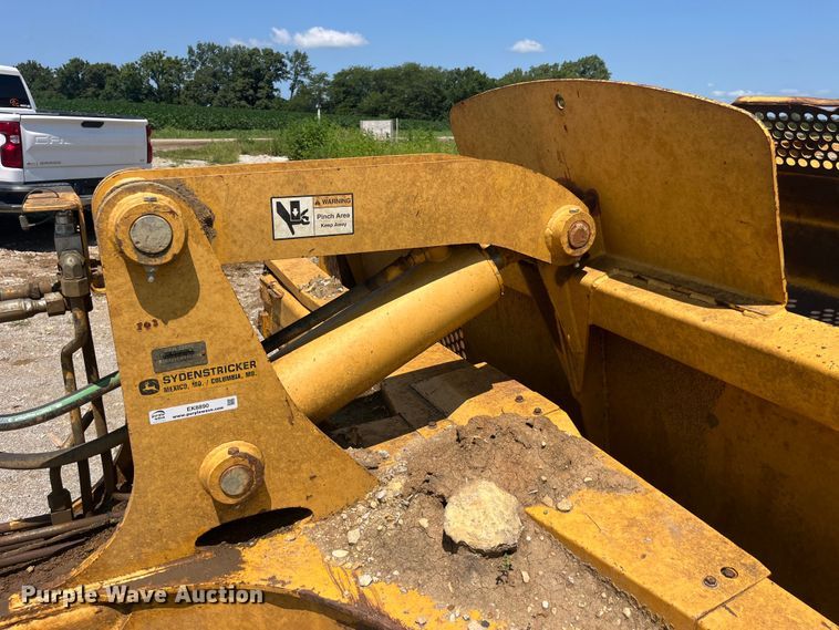 image for item EK8890 2004 John Deere 1812C scraper