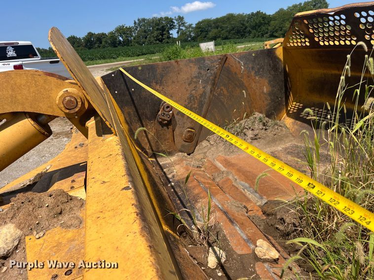 image for item EK8890 2004 John Deere 1812C scraper