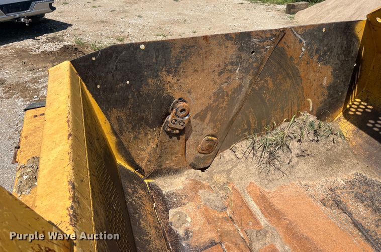 image for item EK8890 2004 John Deere 1812C scraper